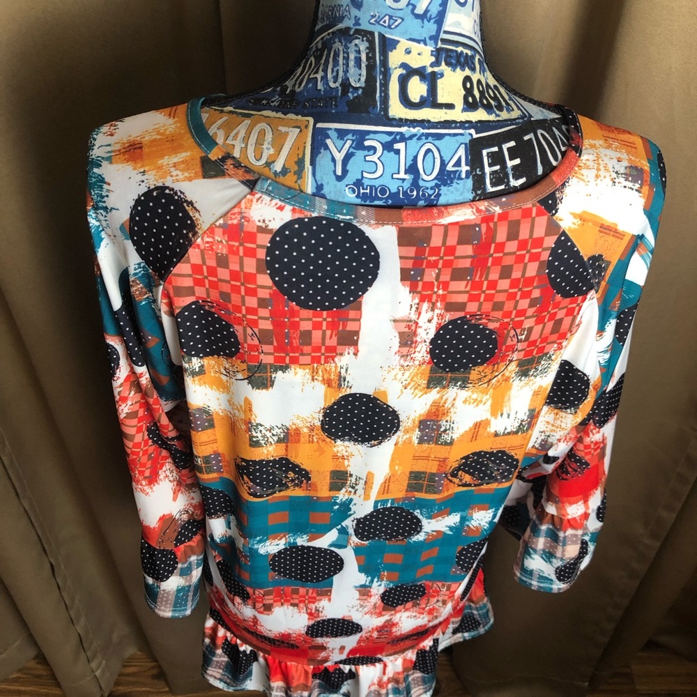 Lily Bell Sleeve Geometric Pattern Shirt - Picture 7 of 13